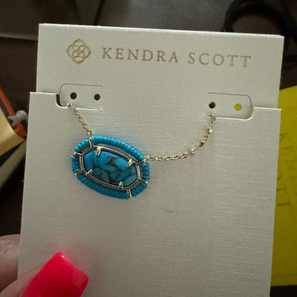 Brand New With Tag BNWT threaded Kendra Scott Elisa Necklace with Tag.